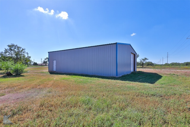 view of outdoor structure with a garage and a yard