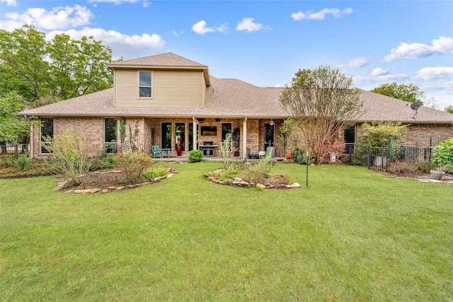 view of front facade featuring a patio area and a front lawn