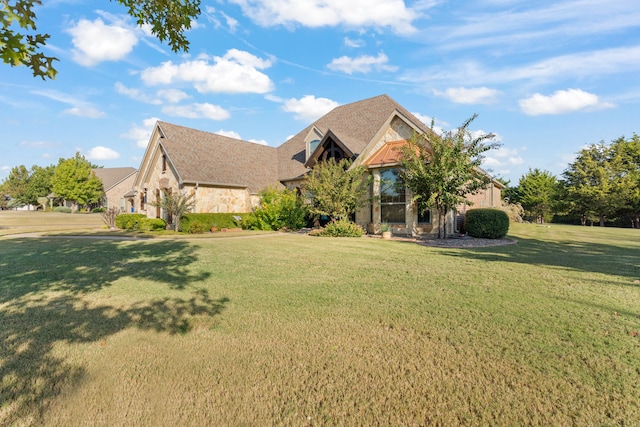 view of front facade with a front yard