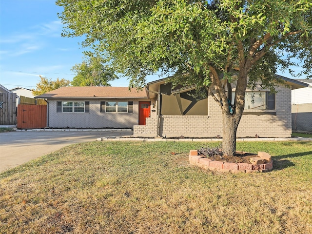 view of front of property with a front lawn