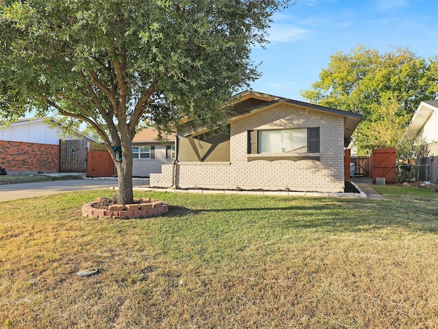 ranch-style house with a front yard