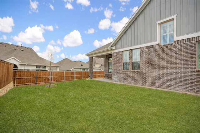 view of yard featuring a patio area