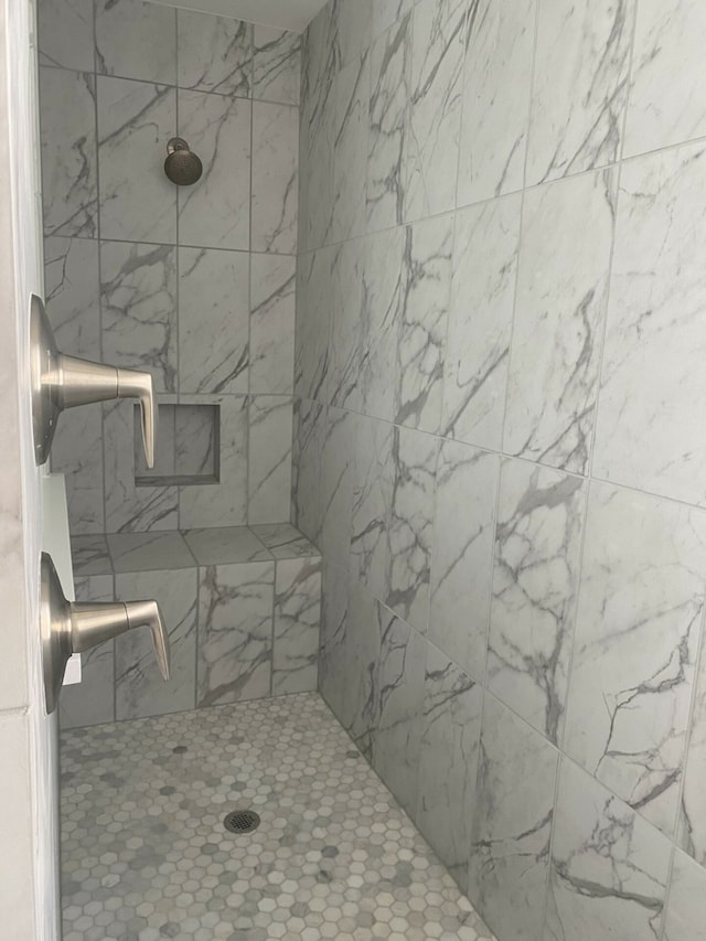 bathroom featuring tiled shower