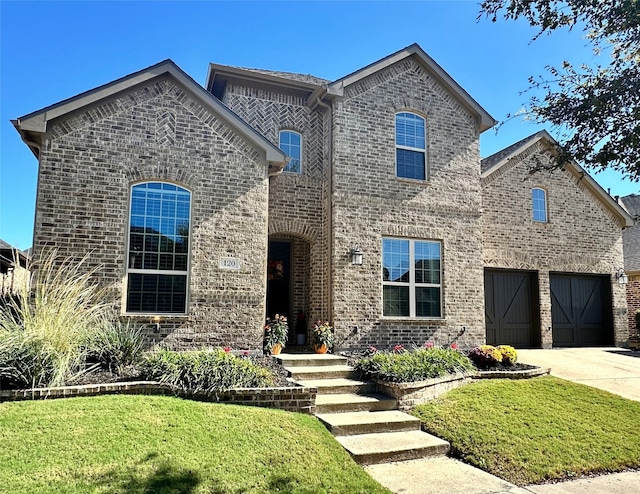 view of front facade featuring a garage and a front yard