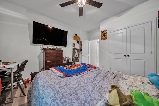 bedroom featuring a closet, light wood-type flooring, and ceiling fan