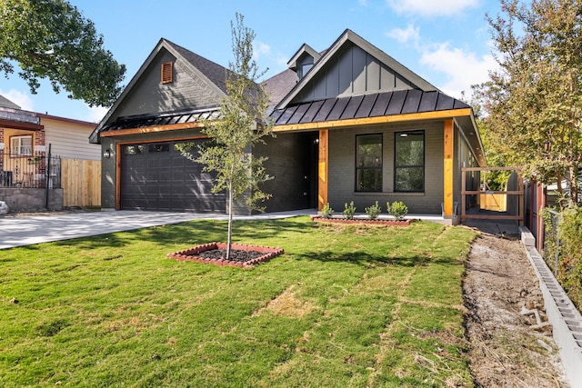 view of front facade featuring a front yard and a garage