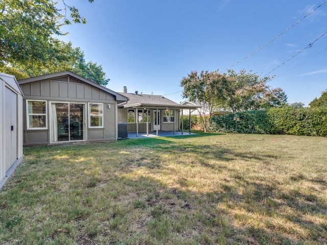 view of yard featuring a patio area