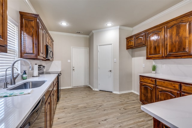 kitchen with ornamental molding, sink, stainless steel appliances, and light wood-type flooring