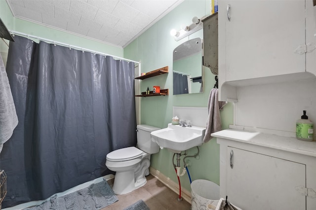 bathroom featuring toilet, ornamental molding, and a shower with curtain