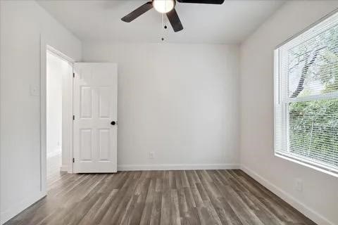 empty room featuring dark hardwood / wood-style floors and ceiling fan