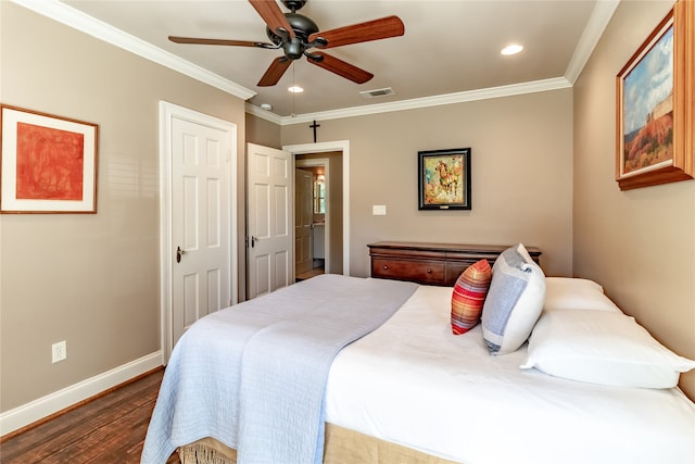 bedroom featuring ornamental molding, hardwood / wood-style floors, and ceiling fan