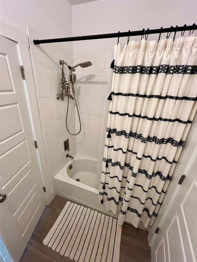 bathroom featuring shower / tub combo