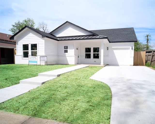 view of front facade featuring a front lawn and a garage