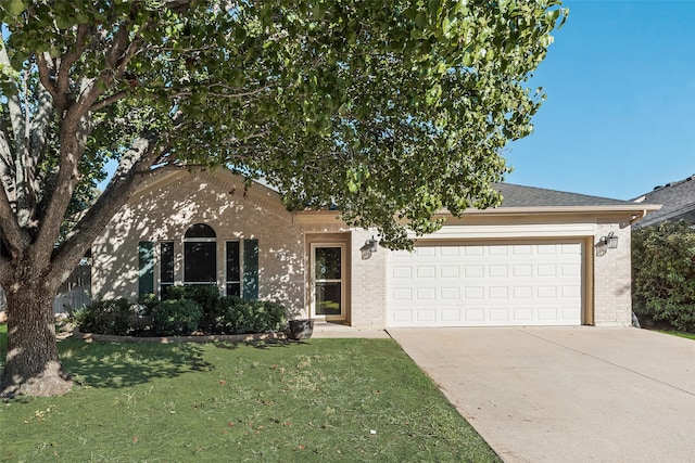 view of front facade featuring a garage and a front lawn