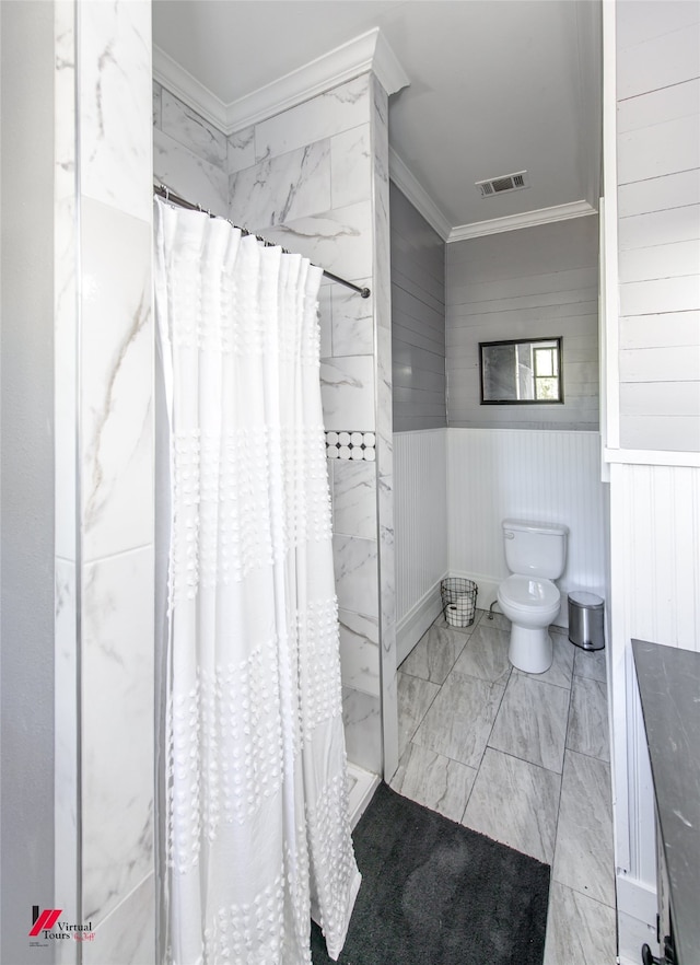 bathroom with toilet, crown molding, and walk in shower