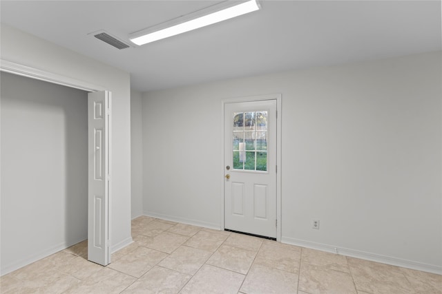 foyer entrance featuring visible vents and light tile patterned floors