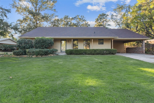 ranch-style house with roof with shingles, a front lawn, concrete driveway, and an attached carport