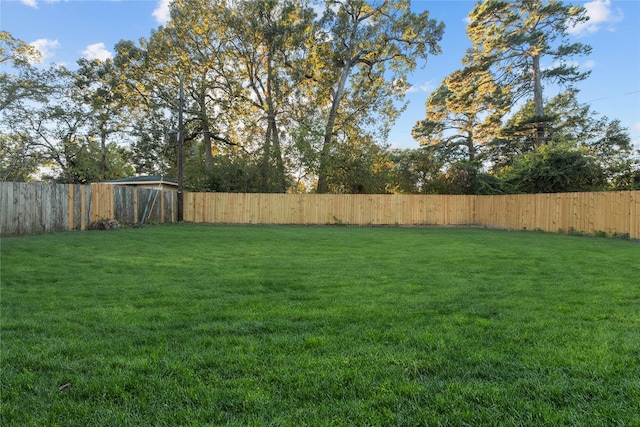 view of yard featuring a fenced backyard