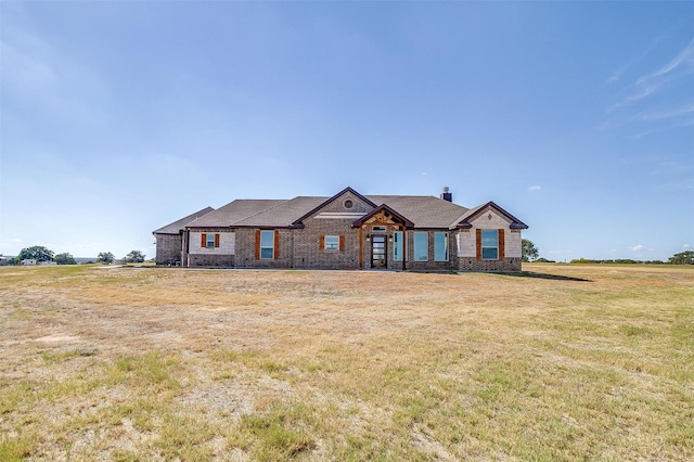 view of front of house featuring a front yard