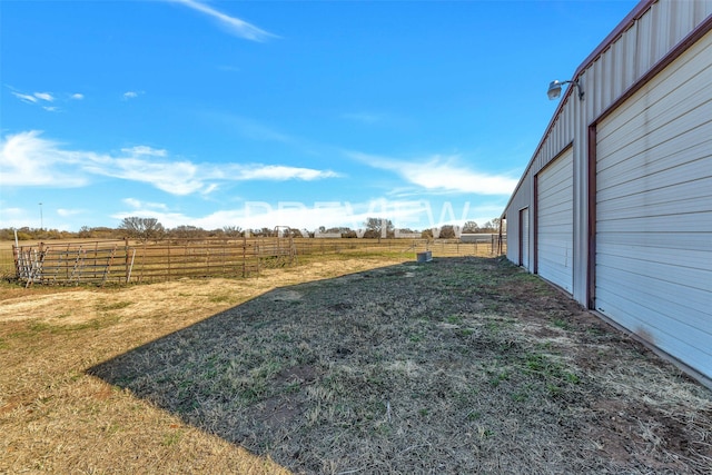 view of yard featuring a rural view