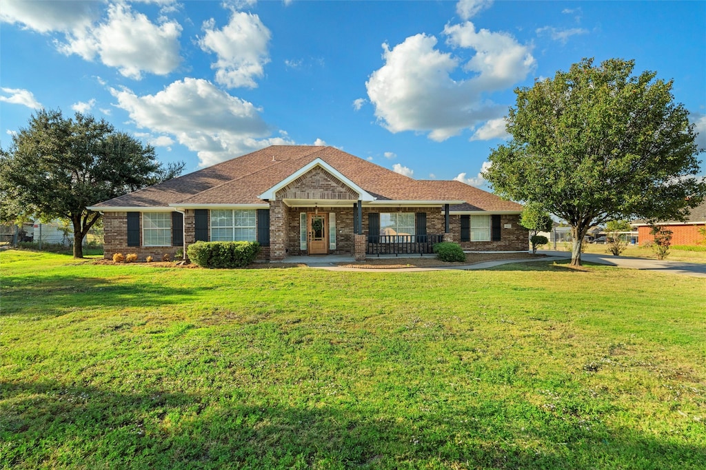 ranch-style home featuring a front yard