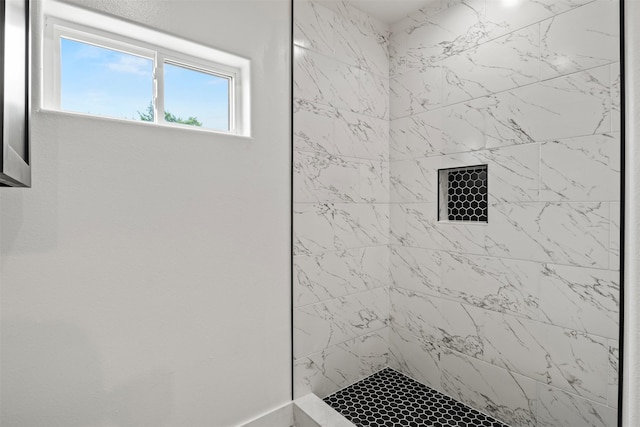 bathroom featuring tiled shower