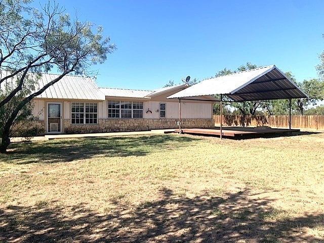 exterior space featuring a yard