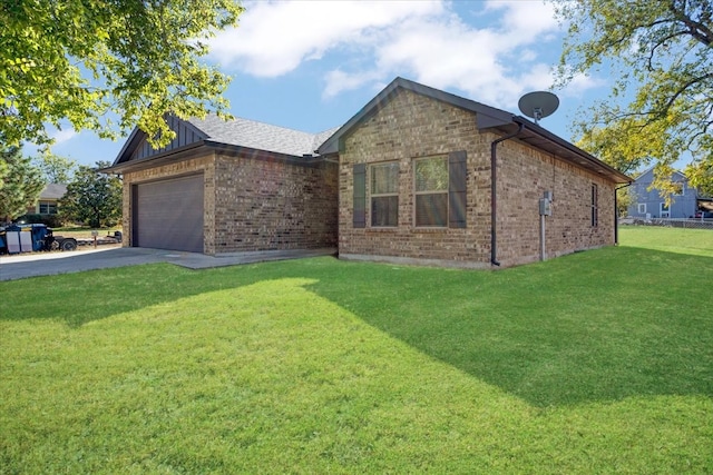 single story home featuring a front yard and a garage