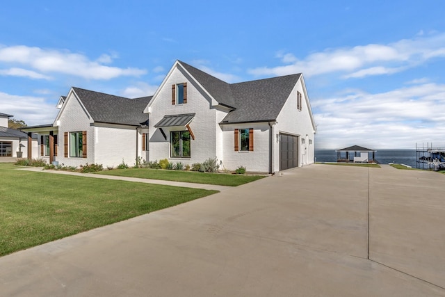 modern farmhouse style home featuring a garage and a front yard