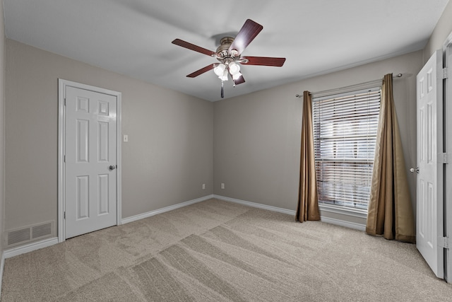 unfurnished room with light carpet and ceiling fan