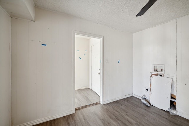 laundry room featuring washer hookup, ceiling fan, a textured ceiling, and hardwood / wood-style floors