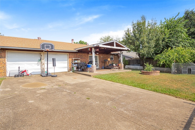 view of front of house featuring a garage and a front lawn