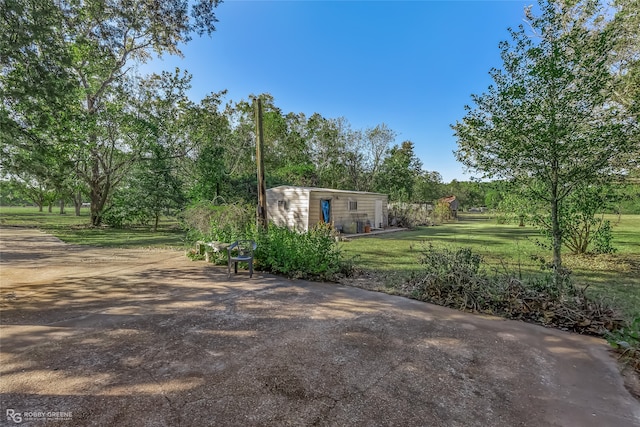 view of front of property with a front lawn