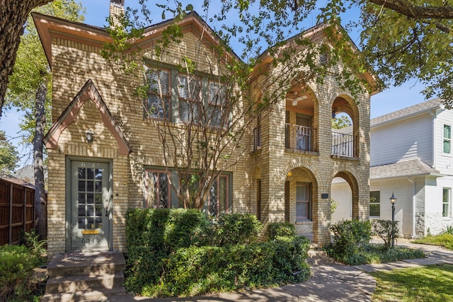 view of front of home featuring a balcony