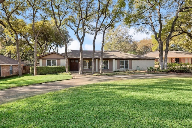 ranch-style home featuring a front yard