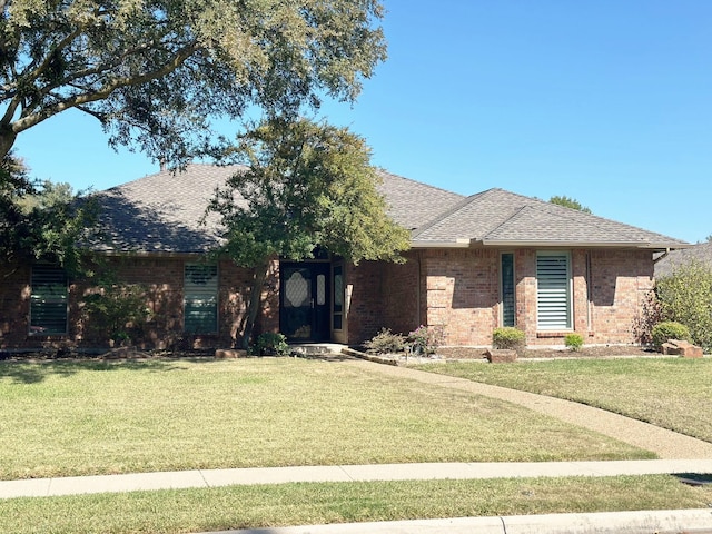 view of front of house with a front lawn