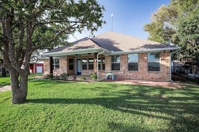 view of front facade with covered porch and a front lawn