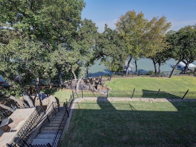 view of yard featuring a water view