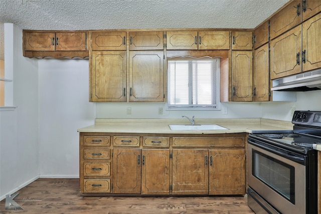 kitchen featuring a textured ceiling, dark hardwood / wood-style flooring, stainless steel electric stove, and sink