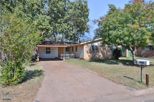 ranch-style home featuring a front lawn and a carport