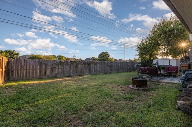 view of yard featuring a patio area