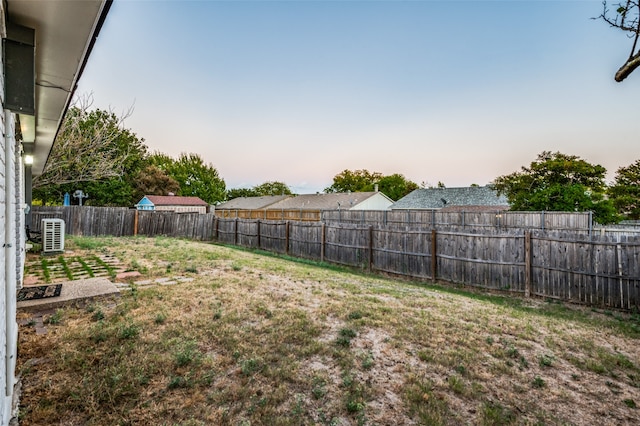 view of yard at dusk