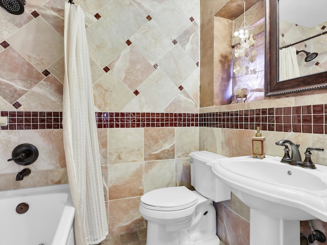 full bathroom featuring backsplash, tile walls, toilet, shower / bath combo with shower curtain, and sink