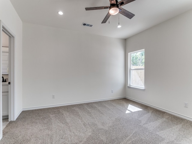 carpeted empty room featuring ceiling fan