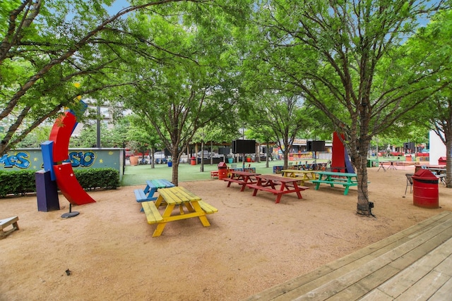 1610 Life Ave, Dallas, TX 75212 - view of playground