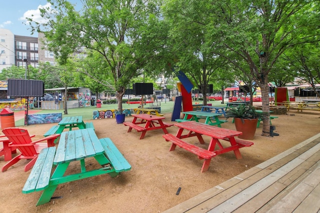 1610 Life Ave, Dallas, TX 75212 - view of home's community