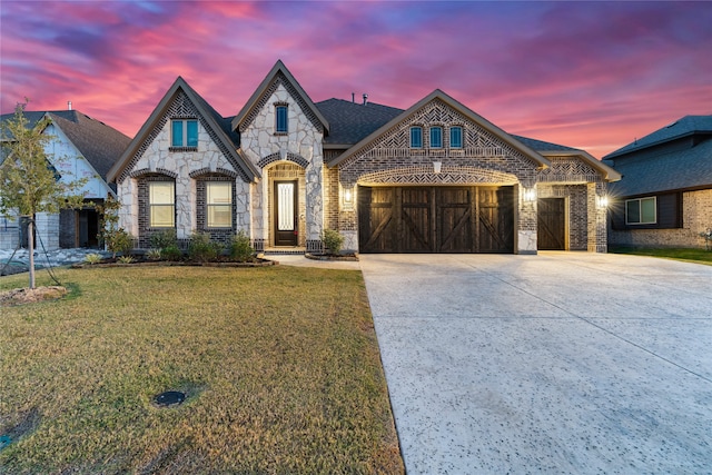 view of front of property featuring a yard and a garage