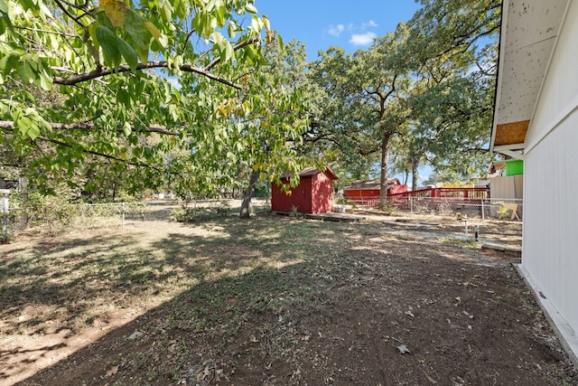 view of yard with a shed