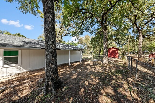 view of yard with a storage shed