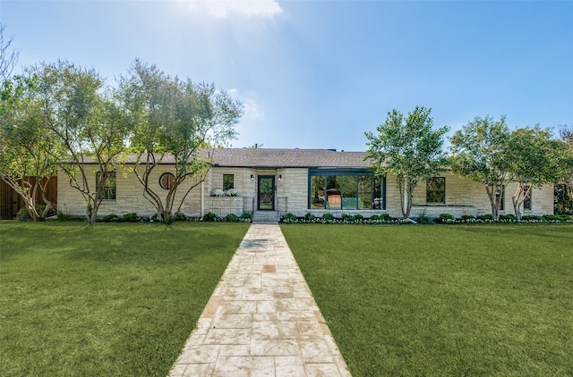 ranch-style home featuring a front yard